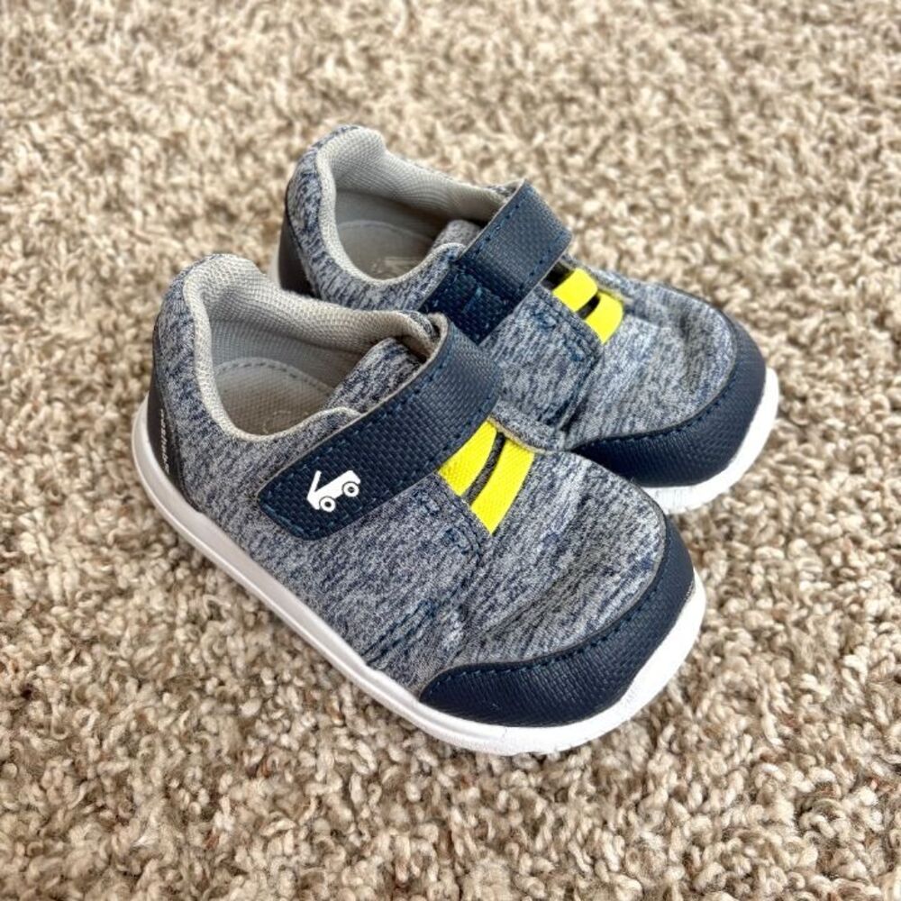 Size 5 / Toddler Boy See Kai Run Sneakers